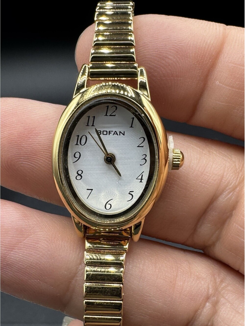 BOFAN Women’s Gold Tone Stretch Band Watch New In Box Water Resistant BF001